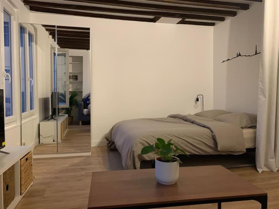 Studio Lumineux, Refait A Neuf, Metro Jourdain Париж Екстериор снимка